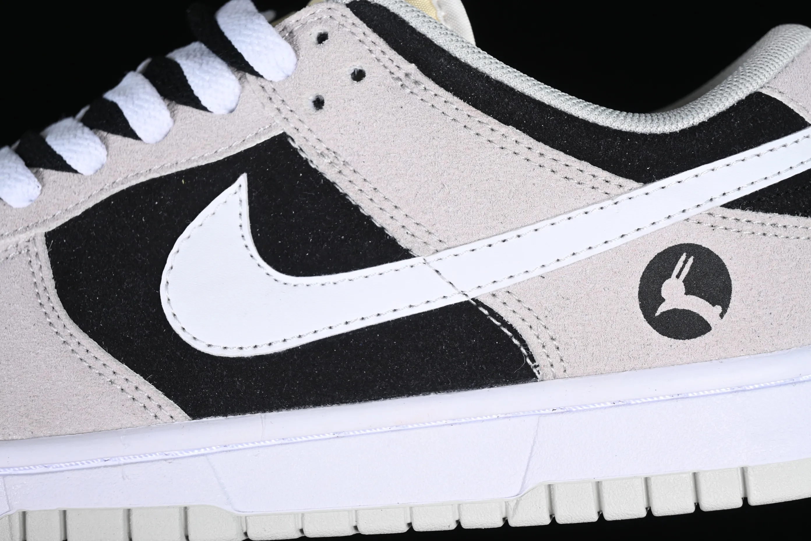 All Categories Nk SB Dunk Series Nk SB Dunk Low Low-top sneakers Cost-effective version Nk Dunk Low Retro "Vast Grey" Black and gray rabbit SB low-top sports and leisure sneakers DD8338-001